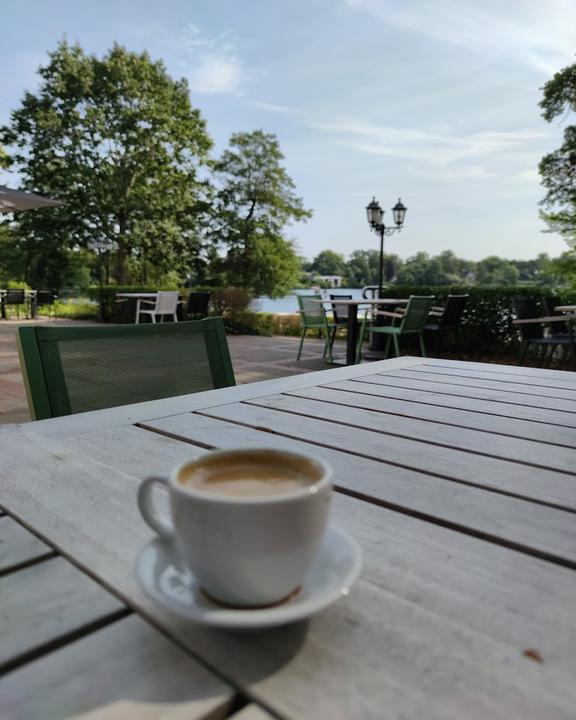 Café Fegetasche im Lake House Plön